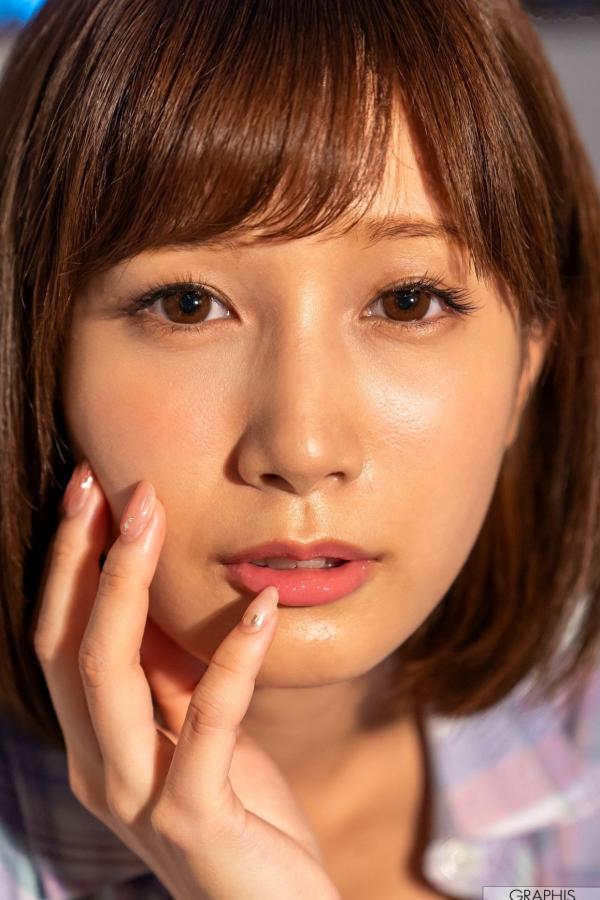 小島みなみ 小岛南  Graphis_小島みなみ(小岛南)《Happiness》私房居家补妆性感女神写真集第16张图片