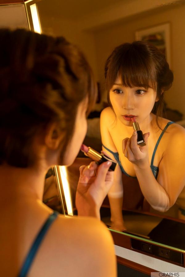 小島みなみ 小岛南  Graphis_小島みなみ(小岛南)《Happiness》私房居家补妆性感女神写真集第41张图片