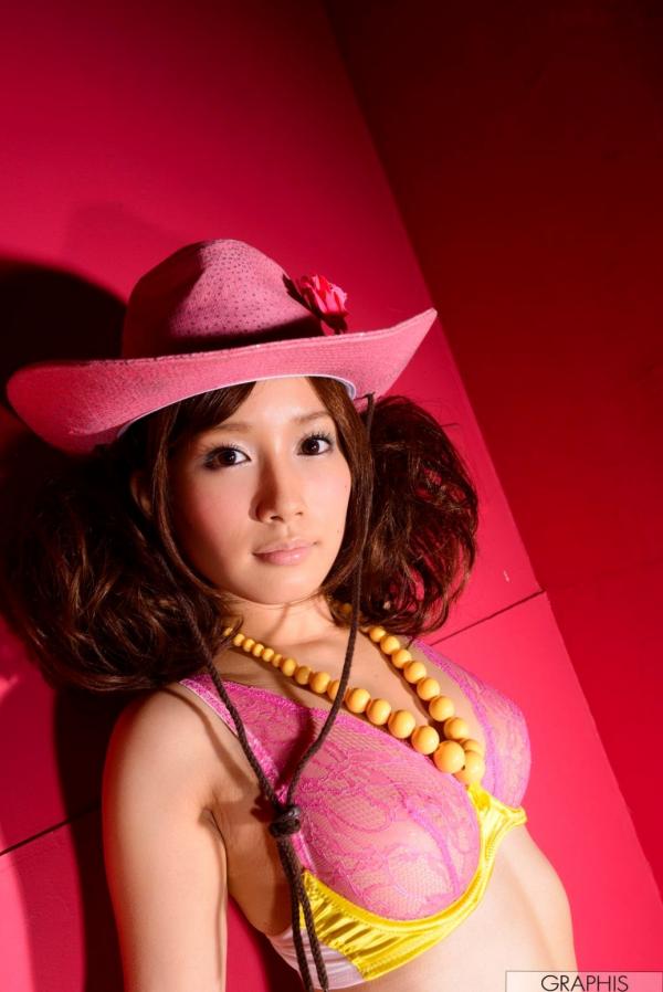 小島みなみ 小岛南  Graphis小岛みなみ写真集：展现童颜巨乳、性感私房诱惑与大胆秀美臀的迷人魅力第25张图片