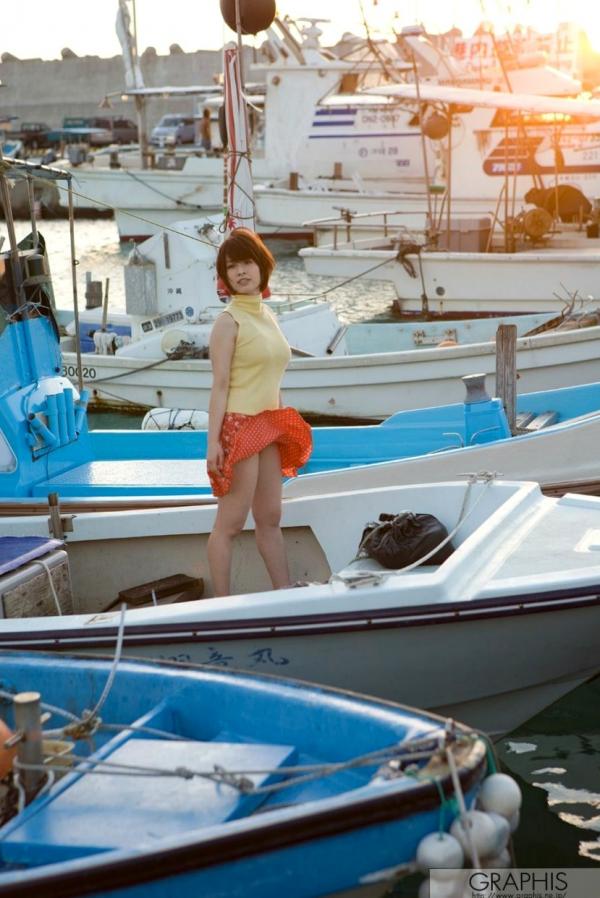 奥田咲 奥田咲  Graphis奥田咲《Bloom》清纯居家私房唯美写真，灵动双眸与诱惑曲线尽显迷人气质第5张图片