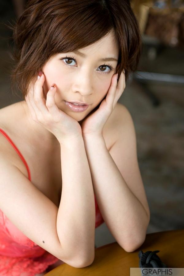 奥田咲 奥田咲  Graphis奥田咲《Bloom》清纯居家私房唯美写真，灵动双眸与诱惑曲线尽显迷人气质第17张图片