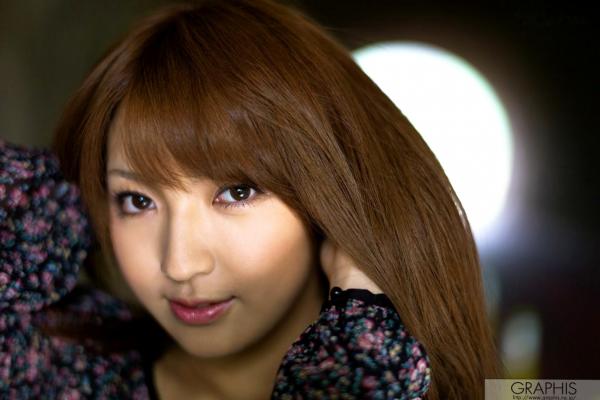 神咲詩織 神咲诗织  Graphis_神咲诗织《My Venus》写真集：私房慵懒诱惑与户外自然风情，碎花裙搭配丝袜展现迷人魅力第4张图片