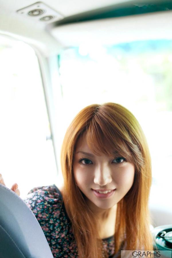 神咲詩織 神咲诗织  Graphis_神咲诗织《My Venus》写真集：私房慵懒诱惑与户外自然风情，碎花裙搭配丝袜展现迷人魅力第8张图片