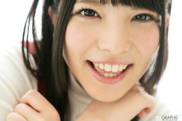 上原亜衣 上原亚衣  Graphis上原亜衣写真集：清纯校服美少女的诱惑演绎，展现制服下的极致甜美第2张图片