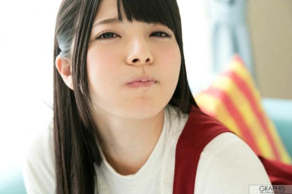 上原亜衣 上原亚衣  Graphis上原亜衣写真集：清纯校服美少女的诱惑演绎，展现制服下的极致甜美第7张图片