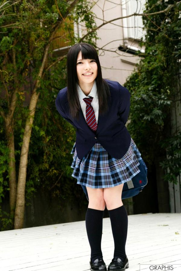 上原亜衣 上原亚衣  Graphis上原亜衣写真集：清纯校服美少女的诱惑演绎，展现制服下的极致甜美第8张图片