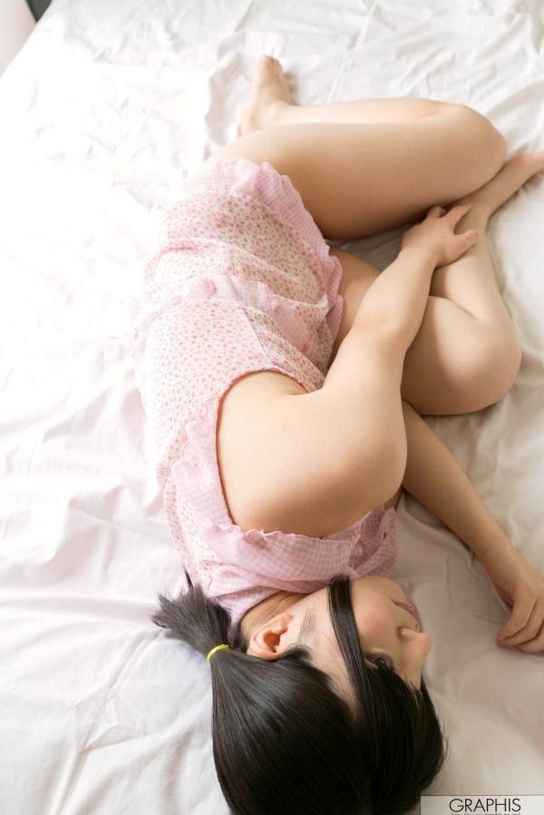 上原亜衣 上原亚衣  Graphis上原亜衣写真集：清纯校服美少女的诱惑演绎，展现制服下的极致甜美第22张图片