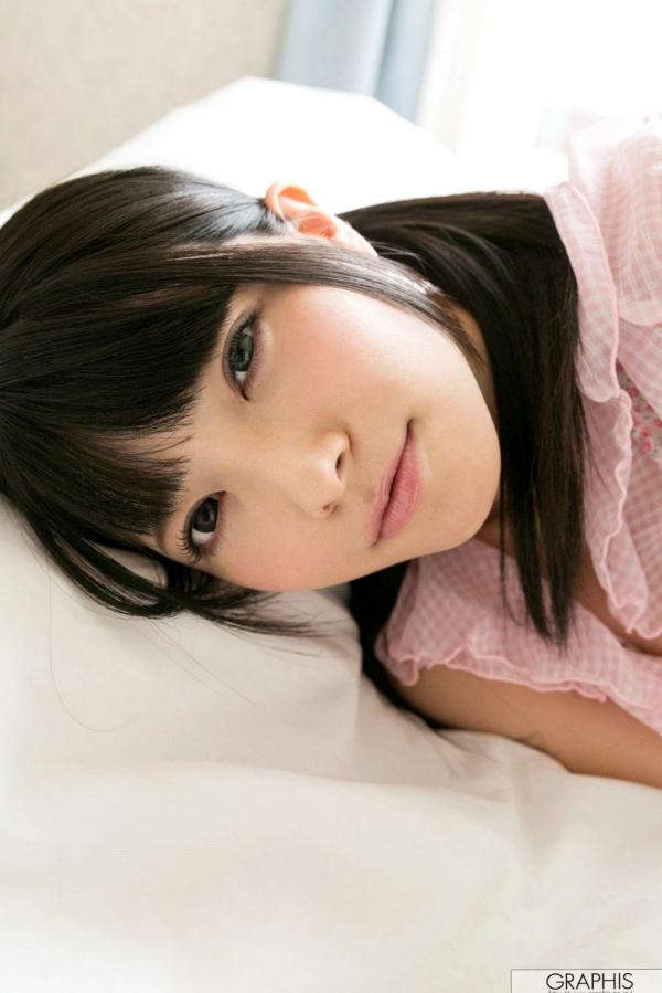 上原亜衣 上原亚衣  Graphis上原亜衣写真集：清纯校服美少女的诱惑演绎，展现制服下的极致甜美第24张图片