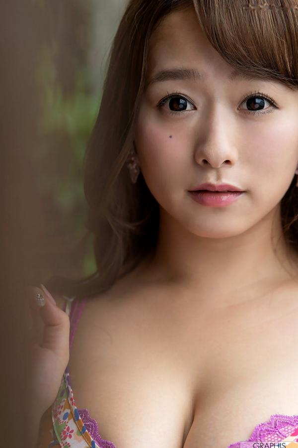 白石茉莉奈 白石茉莉奈  Graphis_白石茉莉奈《Oh Boy!》初夏户外写真，性感花俏长裙与诱惑蕾丝美臀尽显女神曼妙身姿第3张图片