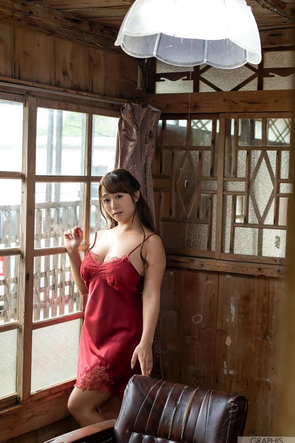 白石茉莉奈 白石茉莉奈  Graphis_白石茉莉奈《Oh Boy!》初夏户外写真，性感花俏长裙与诱惑蕾丝美臀尽显女神曼妙身姿第16张图片