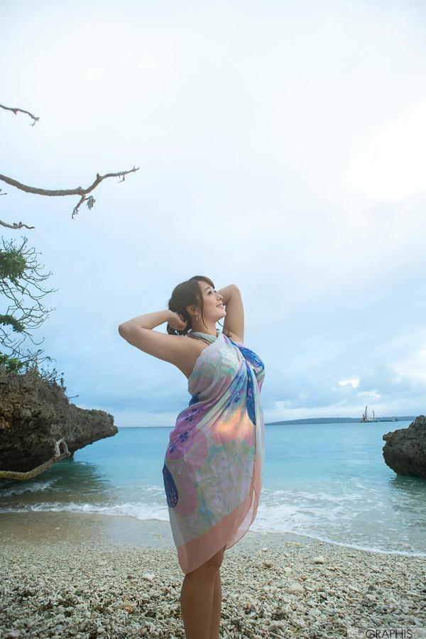 白石茉莉奈 白石茉莉奈  Graphis_白石茉莉奈《Oh Boy!》初夏户外写真，性感花俏长裙与诱惑蕾丝美臀尽显女神曼妙身姿第23张图片