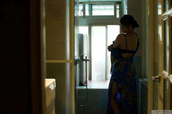 白石茉莉奈 白石茉莉奈  Graphis系列：白石茉莉奈《Primary Colors》旗袍写真，户外巷弄与居家私房双重风情，性感女神完美演绎！第37张图片