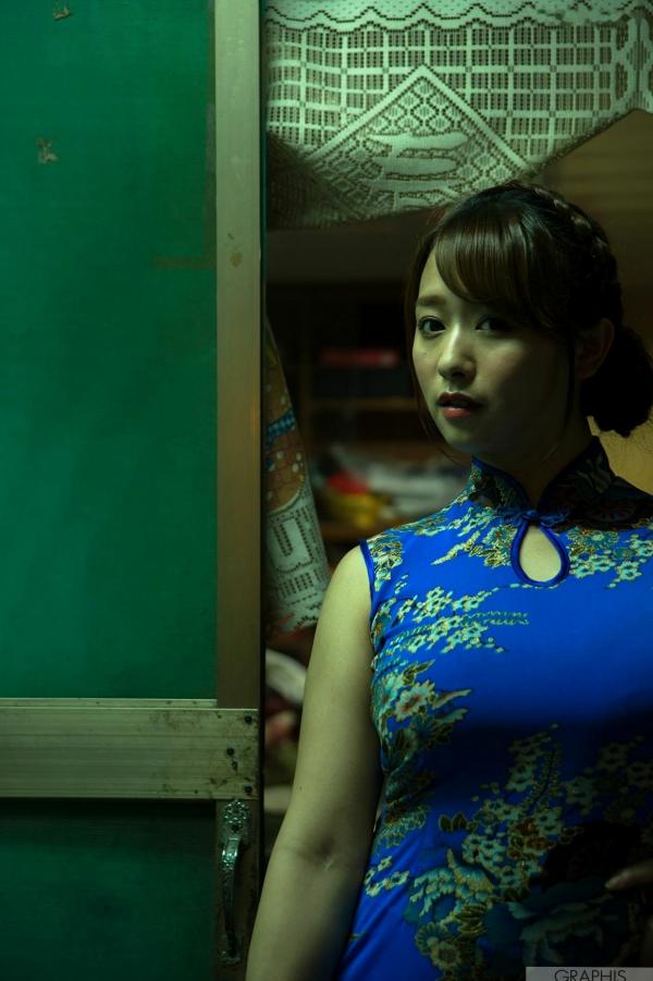 白石茉莉奈 白石茉莉奈  Graphis系列：白石茉莉奈《Primary Colors》旗袍写真，户外巷弄与居家私房双重风情，性感女神完美演绎！第49张图片