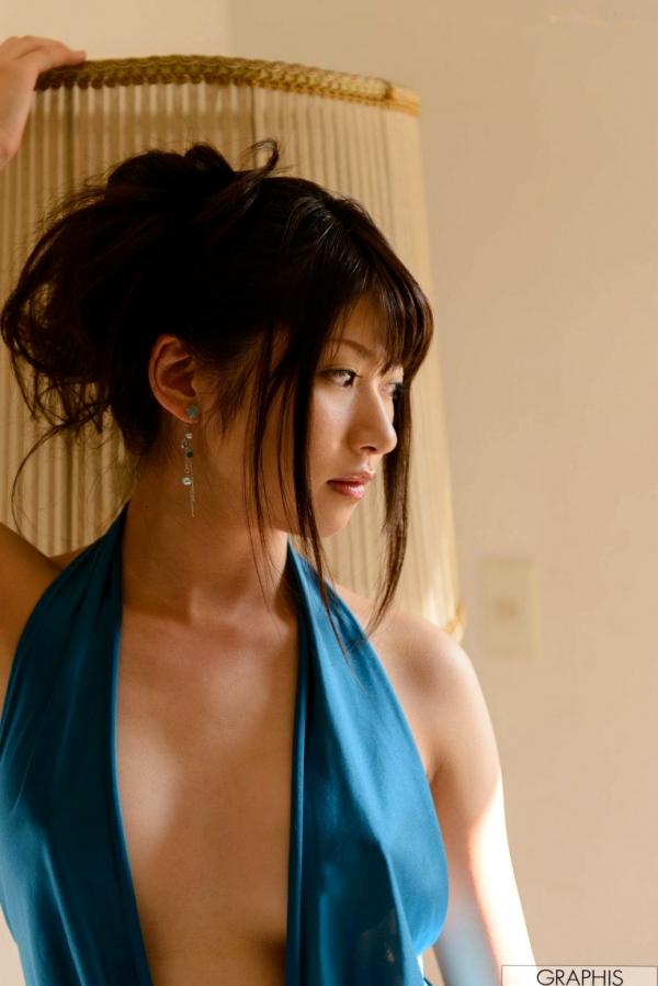 緒川りお 绪川里绪  绪川里绪 Graphis写真集：私房内衣诱惑与御姐魅影，尽显曼妙身姿！第43张图片