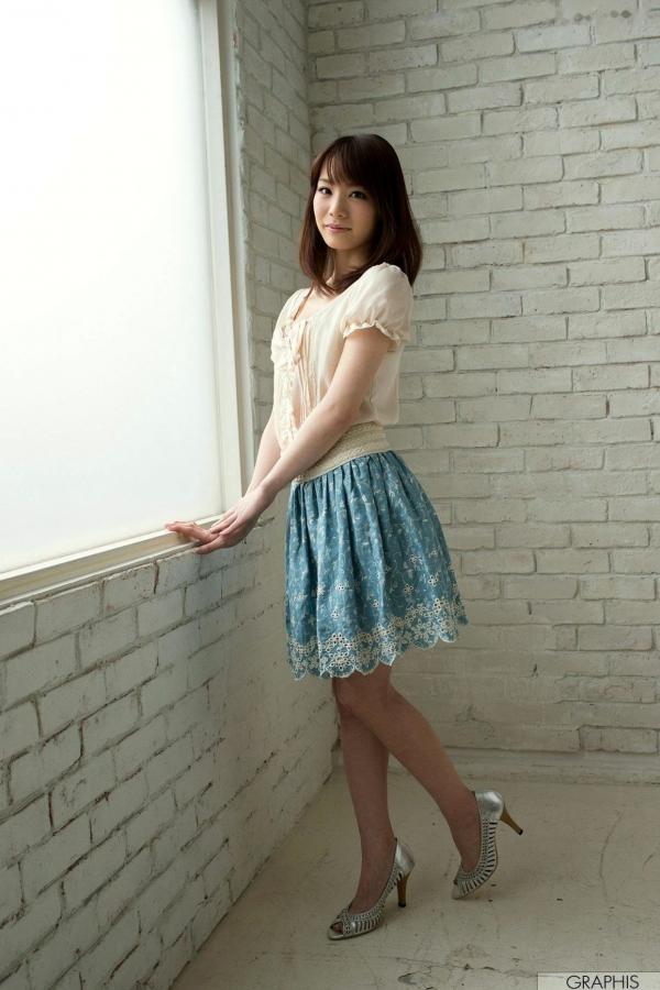 鈴村あいり 铃村爱里  Graphis写真：铃村爱里《Quietly》清新甜美与性感蕾丝内衣诱惑美臀写真集第1张图片