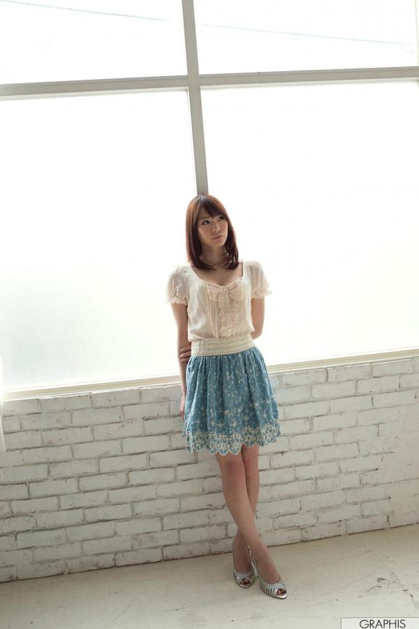 鈴村あいり 铃村爱里  Graphis写真：铃村爱里《Quietly》清新甜美与性感蕾丝内衣诱惑美臀写真集第2张图片
