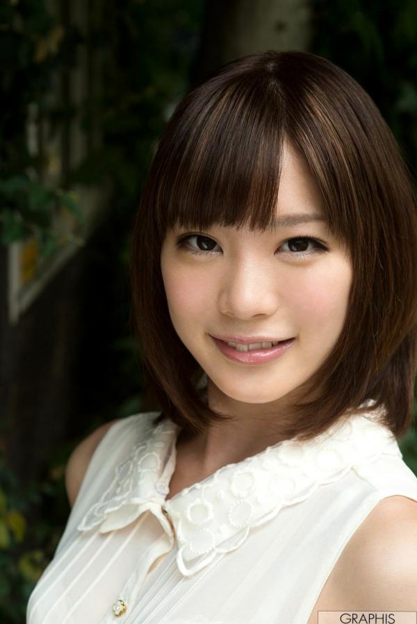 鈴村あいり 铃村爱里  铃村爱里(Suzumura Airi)Graphis写真《Erotic Expression》紫色丝绸吊带与纯美衬衫风格大赏第3张图片