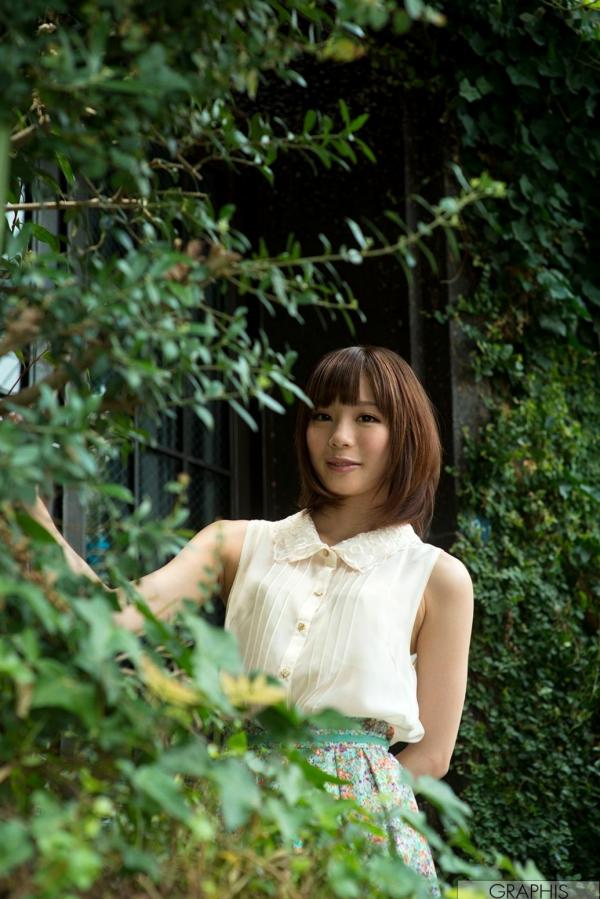 鈴村あいり 铃村爱里  铃村爱里(Suzumura Airi)Graphis写真《Erotic Expression》紫色丝绸吊带与纯美衬衫风格大赏第5张图片