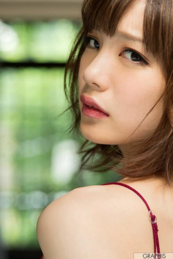 鈴村あいり 铃村爱里  铃村爱里(Suzumura Airi)Graphis写真《Erotic Expression》紫色丝绸吊带与纯美衬衫风格大赏第33张图片