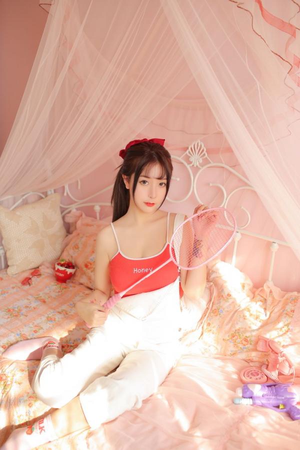 猫九酱Sakura  猫九- 超小比基尼眼镜娘与红色吊带第45张图片