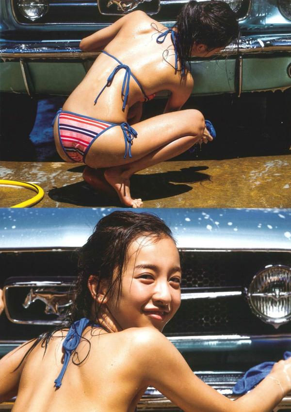 板野友美 板野友美  PB写真集_板野友美《release》_夏日海边度假风格写真_阳光下的湿身诱惑与清纯魅力第70张图片