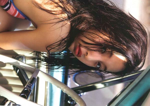 板野友美 板野友美  PB写真集_板野友美《release》_夏日海边度假风格写真_阳光下的湿身诱惑与清纯魅力第84张图片