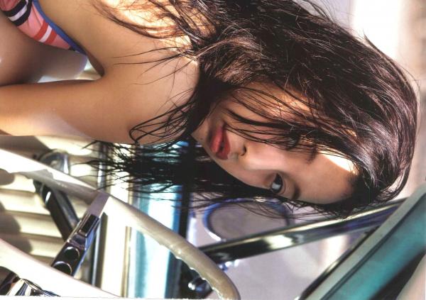 板野友美 板野友美  PB写真集_板野友美《release》_夏日海边度假风格写真_阳光下的湿身诱惑与清纯魅力第120张图片