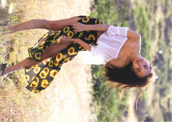 板野友美 板野友美  PB写真集_板野友美《release》_夏日海边度假风格写真_阳光下的湿身诱惑与清纯魅力第129张图片