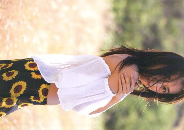 板野友美 板野友美  PB写真集_板野友美《release》_夏日海边度假风格写真_阳光下的湿身诱惑与清纯魅力第130张图片