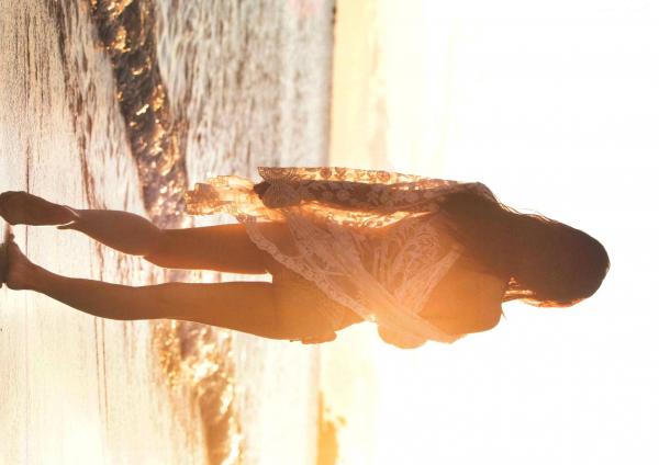 板野友美 板野友美  PB写真集_板野友美《release》_夏日海边度假风格写真_阳光下的湿身诱惑与清纯魅力第156张图片