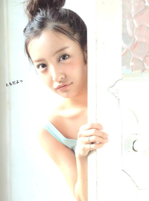 板野友美 板野友美  板野友美《Luv U》10周年纪念写真集：清新居家生活与知性访谈记录第13张图片