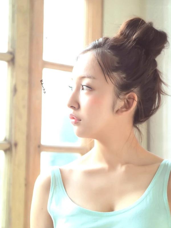 板野友美 板野友美  板野友美《Luv U》10周年纪念写真集：清新居家生活与知性访谈记录第15张图片