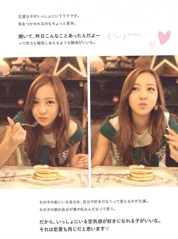 板野友美 板野友美  板野友美《Luv U》10周年纪念写真集：清新居家生活与知性访谈记录第29张图片