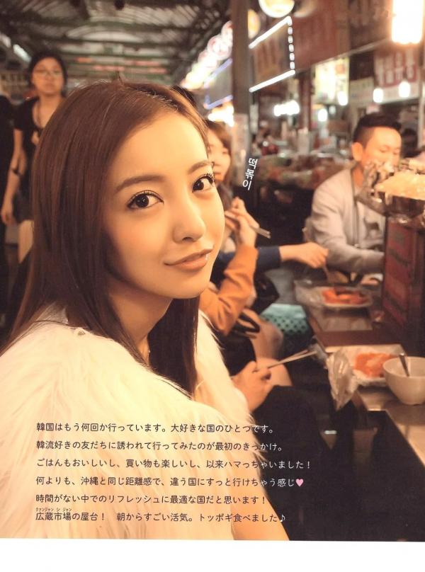 板野友美 板野友美  板野友美《Luv U》10周年纪念写真集：清新居家生活与知性访谈记录第35张图片