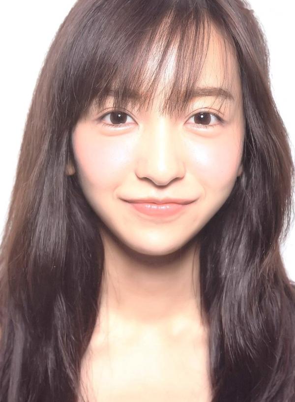板野友美 板野友美  板野友美《Luv U》10周年纪念写真集：清新居家生活与知性访谈记录第56张图片