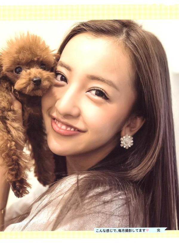 板野友美 板野友美  板野友美《Luv U》10周年纪念写真集：清新居家生活与知性访谈记录第63张图片
