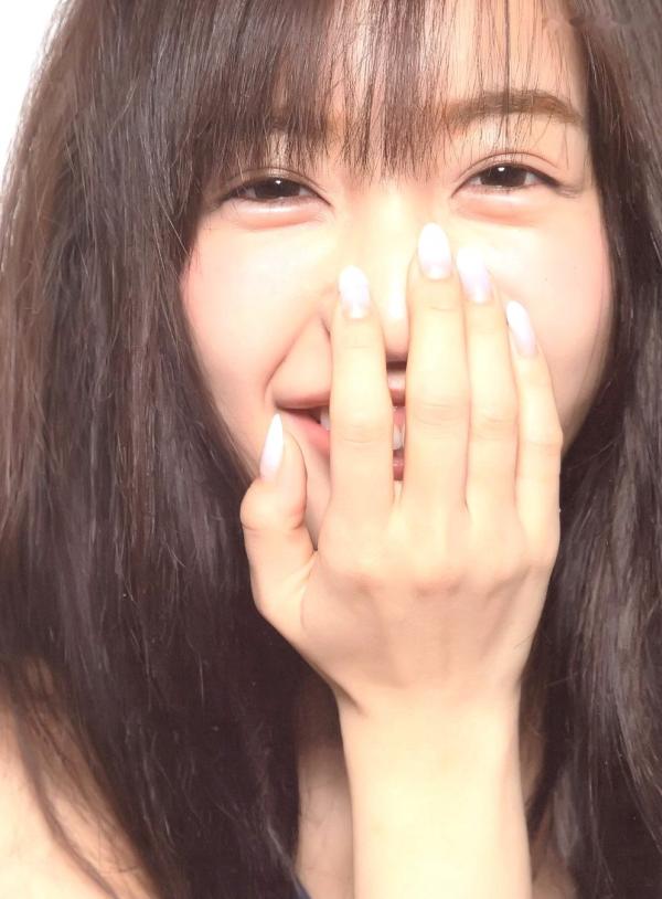 板野友美 板野友美  板野友美《Luv U》10周年纪念写真集：清新居家生活与知性访谈记录第67张图片