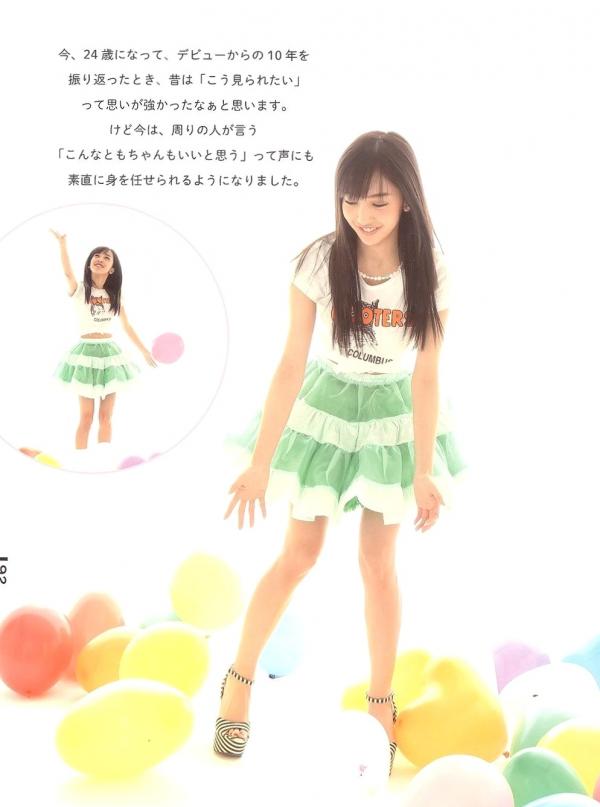 板野友美 板野友美  板野友美《Luv U》10周年纪念写真集：清新居家生活与知性访谈记录第76张图片