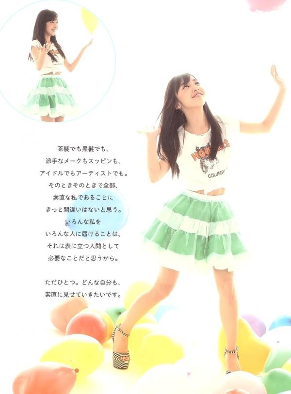 板野友美 板野友美  板野友美《Luv U》10周年纪念写真集：清新居家生活与知性访谈记录第77张图片