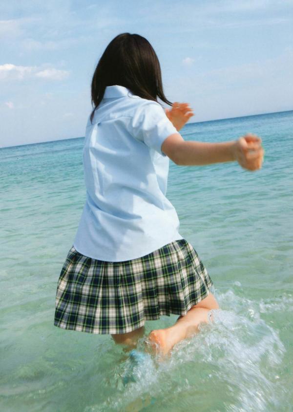 川島海荷 川岛海荷  川岛海荷《Umikaze》精选辑：清纯校园制服、唯美海滩度假与治愈系生活瞬间，极致展现少女自然魅力第63张图片