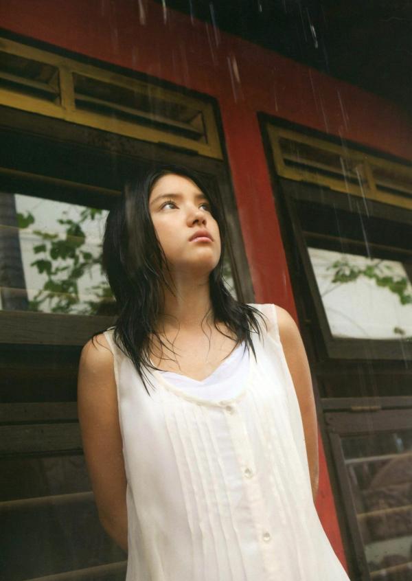 川島海荷 川岛海荷  川岛海荷《Umikaze》精选辑：清纯校园制服、唯美海滩度假与治愈系生活瞬间，极致展现少女自然魅力第90张图片