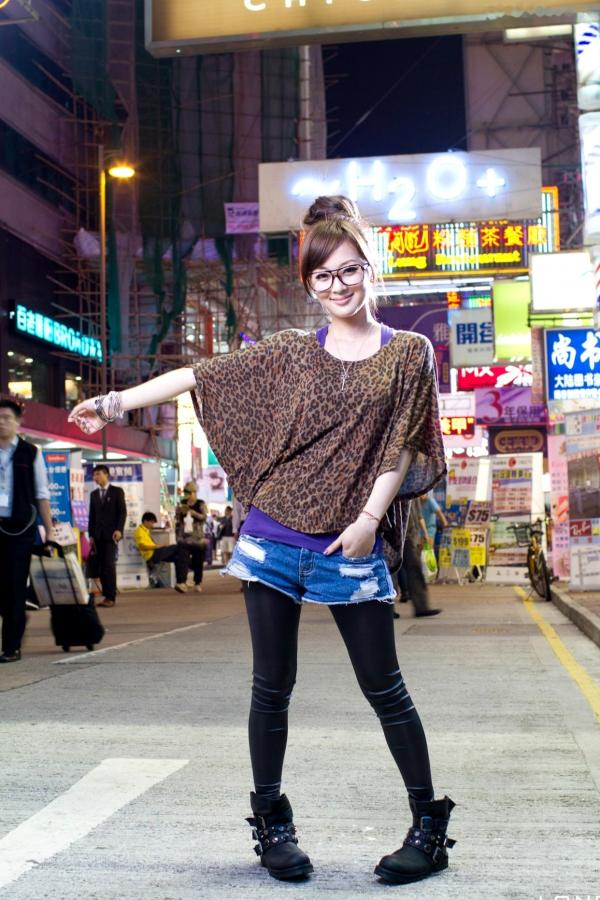 高橋みなみ 高桥南  台湾正妹果子MM港澳之旅夜市街拍写真，豹纹美少女潮流穿搭随性自然，时尚都市风情展现甜美可爱魅力第6张图片