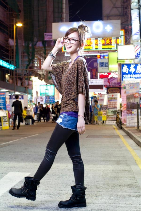 高橋みなみ 高桥南  台湾正妹果子MM港澳之旅夜市街拍写真，豹纹美少女潮流穿搭随性自然，时尚都市风情展现甜美可爱魅力第8张图片