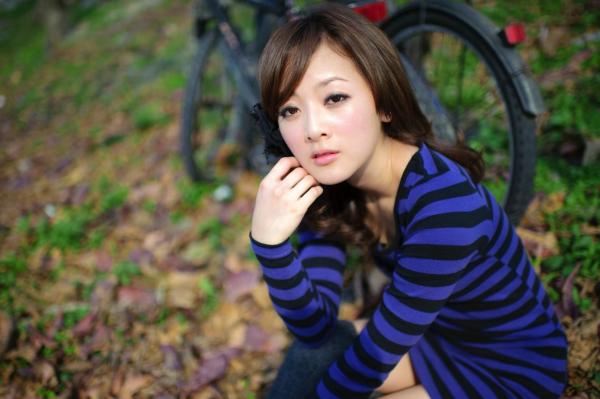 高橋みなみ 高桥南  台湾正妹果子MM：万华果菜市场清新街拍，演绎都市少女的闲适时光与修身魅力写真第16张图片