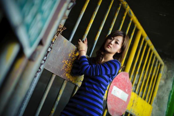高橋みなみ 高桥南  台湾正妹果子MM：万华果菜市场清新街拍，演绎都市少女的闲适时光与修身魅力写真第27张图片