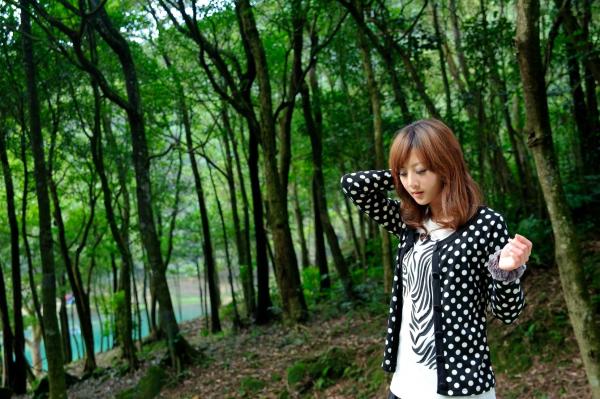 高橋みなみ 高桥南  台湾女神果子MM新山梦湖户外写真：气质清新甜美，治愈系人像摄影作品第3张图片