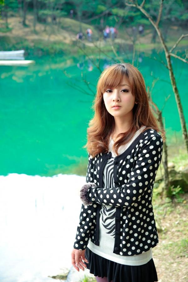 高橋みなみ 高桥南  台湾女神果子MM新山梦湖户外写真：气质清新甜美，治愈系人像摄影作品第8张图片