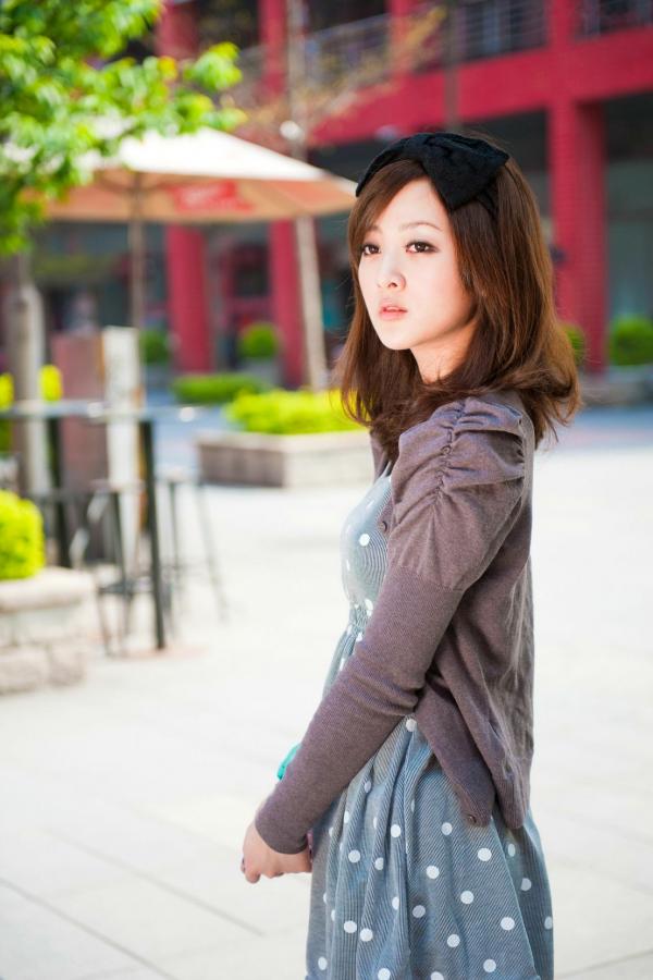 高橋みなみ 高桥南  台湾正妹_台湾美女果子MM《时装外拍》高清写真，清新甜美治愈系街拍风格第12张图片