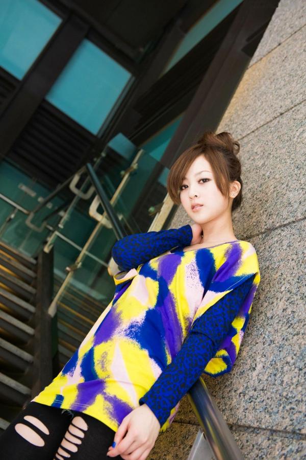 高橋みなみ 高桥南  台湾正妹_台湾美女果子MM《时装外拍》高清写真，清新甜美治愈系街拍风格第30张图片