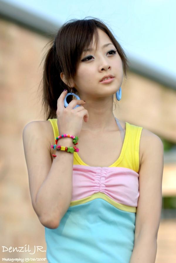 高橋みなみ 高桥南  台湾正妹果子MM：阳光下色彩绚丽的吊带连衣裙户外唯美清新写真集第4张图片